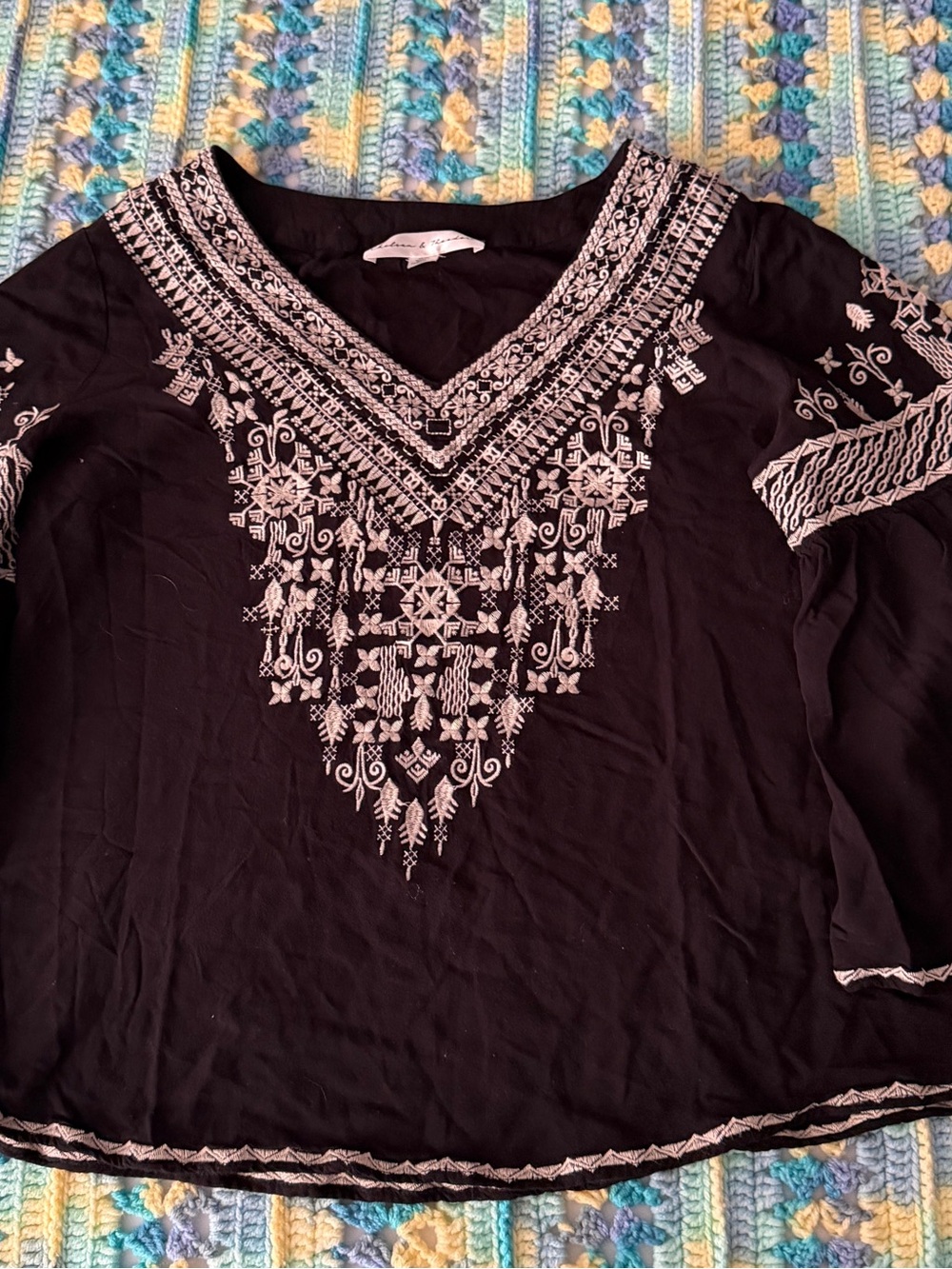 Chelsea & Theodore Black Embroidered Boho Bell Sleeve Blouse M 20PTP 21L - Picture 4 of 5
